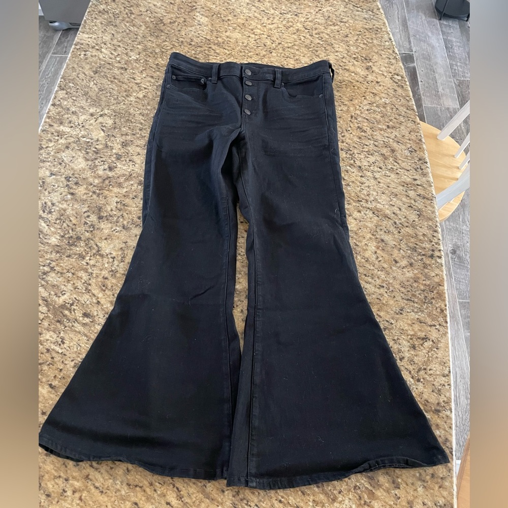 Black flare pants - American Eagle - W14short